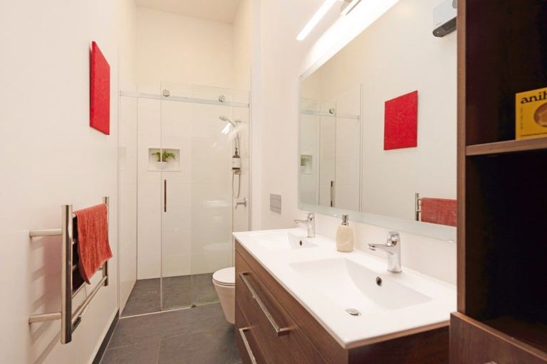 Photo of property in 51 Fairview Crescent, Kelburn, Wellington, 6012