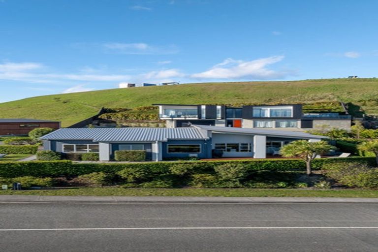 Photo of property in 2 Crown Terrace, Britannia Heights, Nelson, 7010