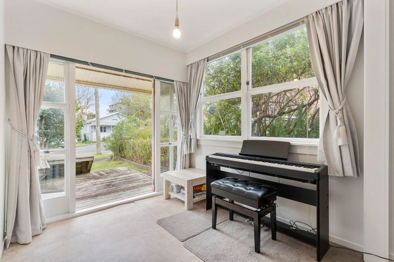 Photo of property in 9 Ahiriri Avenue, Avondale, Auckland, 0600