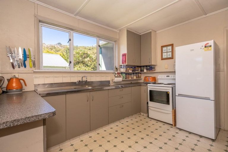 Photo of property in 6 Main Rd Ngakawau, Ngakawau, 7824