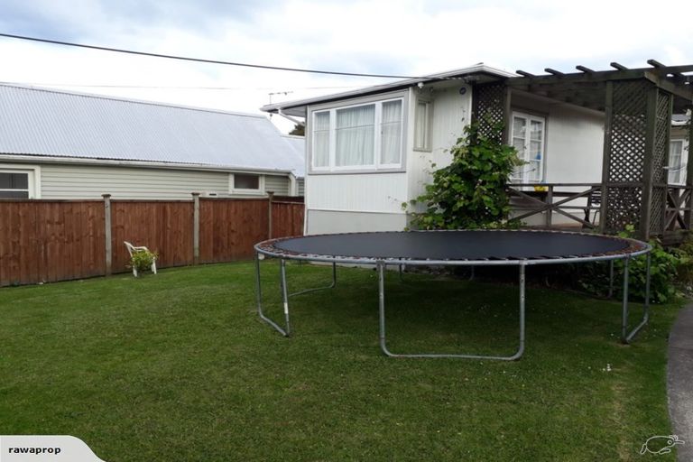 Photo of property in 18 Dakota Avenue, Beach Haven, Auckland, 0626