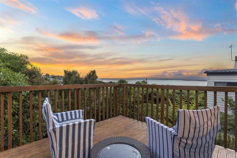 Photo of property in 3 Mariners View Road, Beach Haven, Auckland, 0626