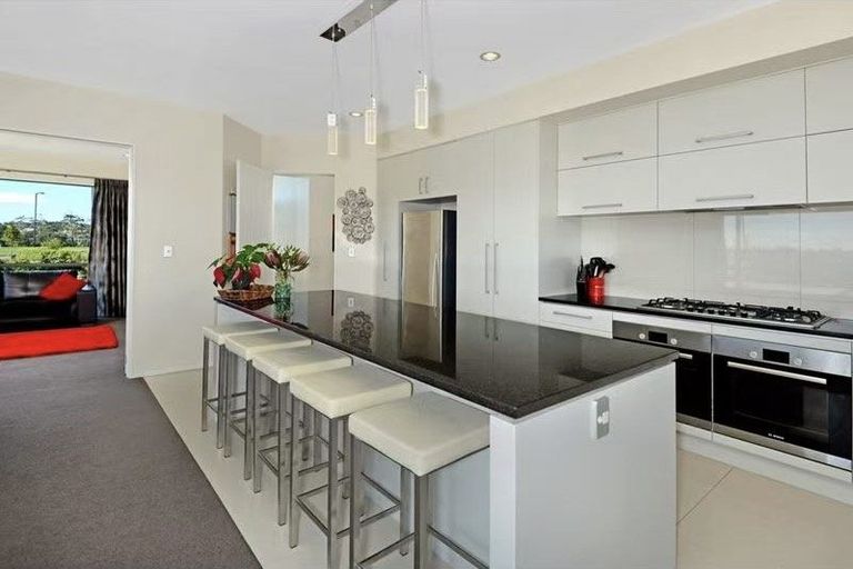 Photo of property in 2 Vivian Road, Silverdale, 0932