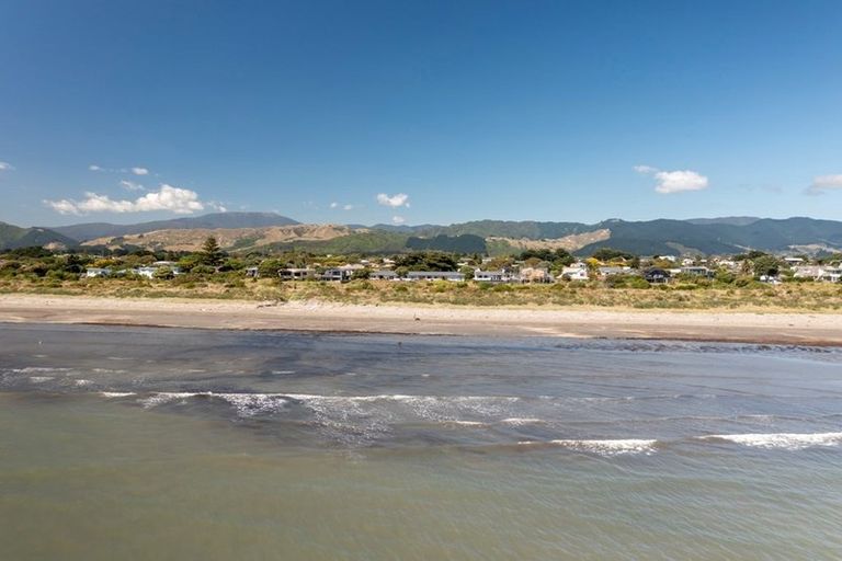 Photo of property in 127-129 Manly Street, Paraparaumu Beach, Paraparaumu, 5032