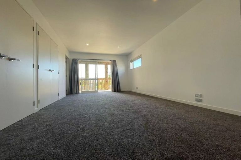 Photo of property in 561b Glenfield Road, Glenfield, Auckland, 0629