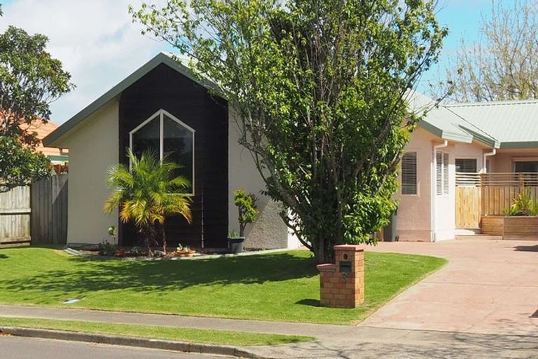 Photo of property in 5 Edgewater Grove, Whakatane, 3120