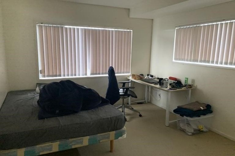 Photo of property in 1/15 Lizzie Lane, Clover Park, Auckland, 2019