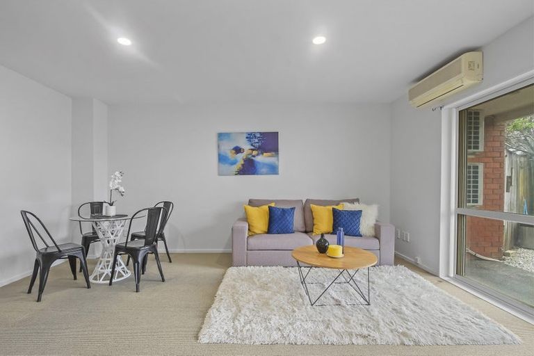 Photo of property in 2/23 Charlenne Close, Ranui, Auckland, 0612