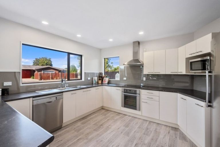 Photo of property in 3 Pinaster Place, Parklands, Christchurch, 8083
