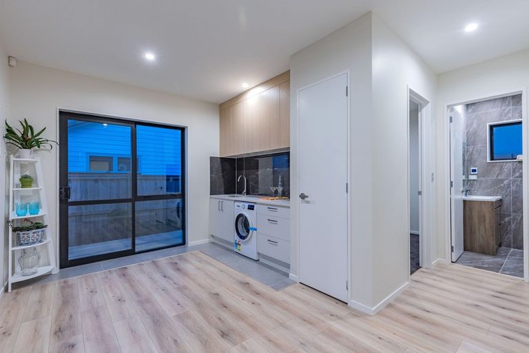 Photo of property in 1 Vinistra Road, Kumeu, 0810