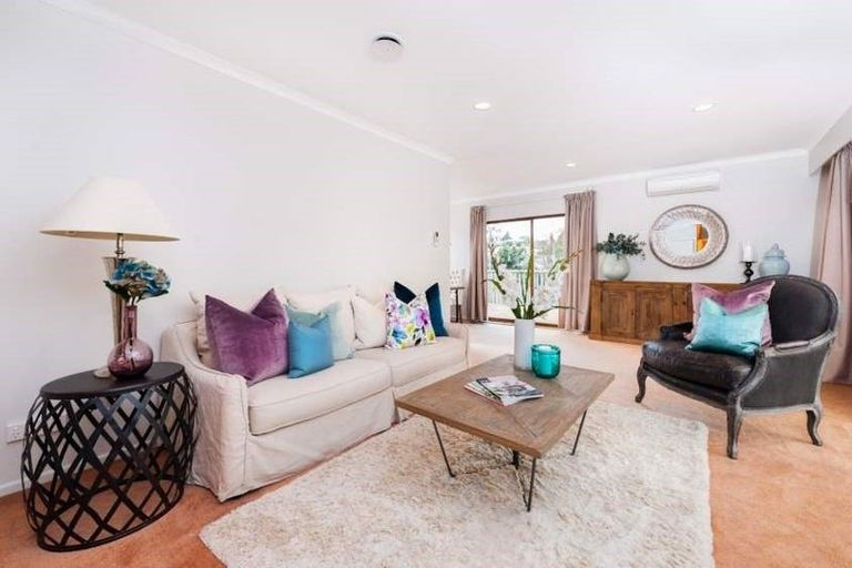 Photo of property in 5 Trengove Place, West Harbour, Auckland, 0618