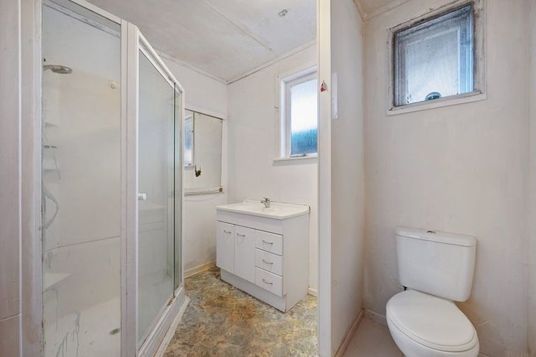 Photo of property in 3 Cobham Crescent, Kelston, Auckland, 0602