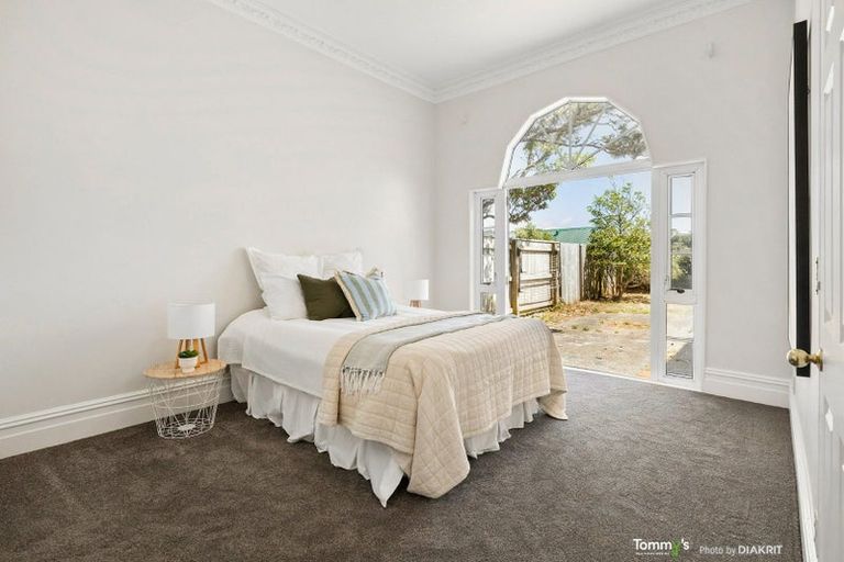 Photo of property in 154 Kelburn Parade, Kelburn, Wellington, 6012