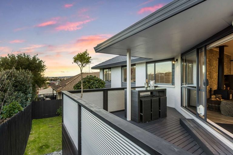 Photo of property in 2/100 Gosford Drive, Botany Downs, Auckland, 2010