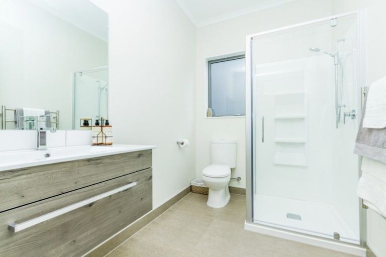 Photo of property in 15b Headland Drive, Long Bay, Auckland, 0630