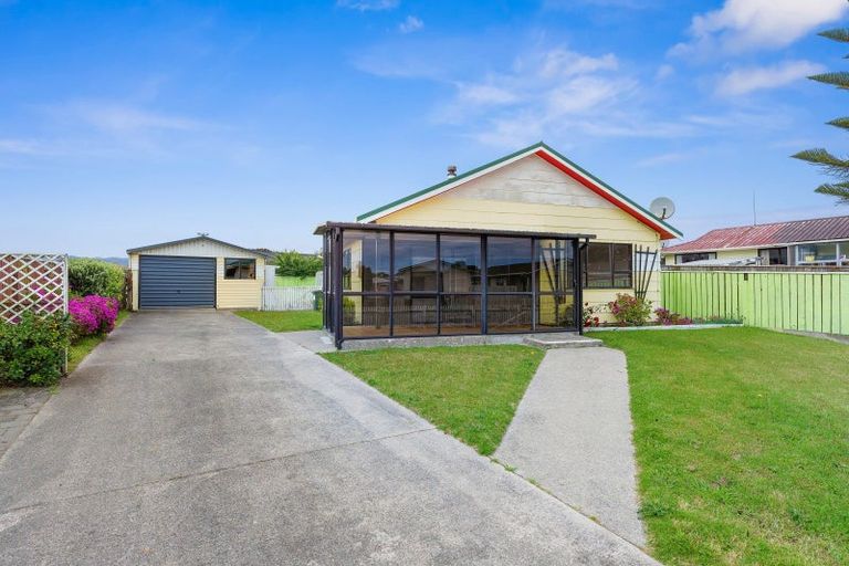 Photo of property in 13 Hewson Crescent, Otaki Beach, Otaki, 5512