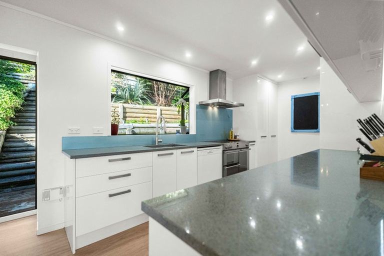 Photo of property in 31 Squirrel Lane, Browns Bay, Auckland, 0630