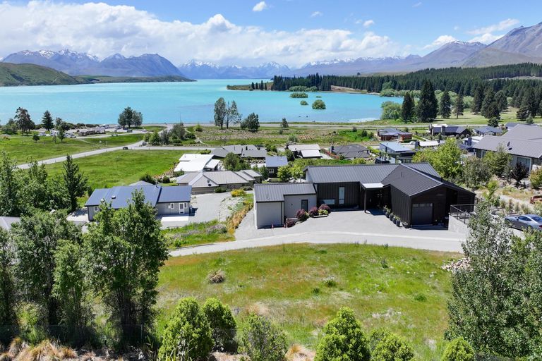 Photo of property in 16 Rankin Rise, Lake Tekapo, 7999