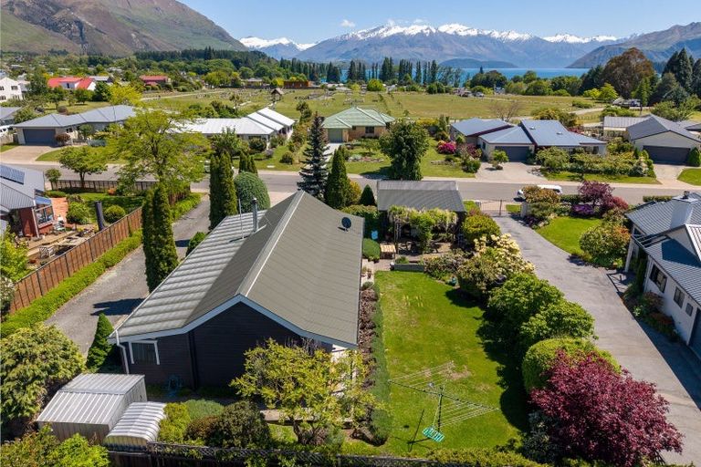 Photo of property in 21 Meadowstone Drive, Wanaka, 9305
