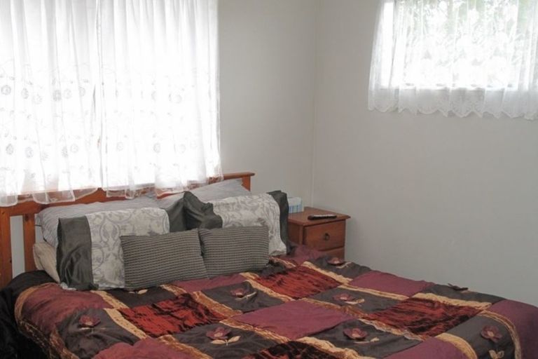 Photo of property in 2/11 Etherton Drive, Weymouth, Auckland, 2103