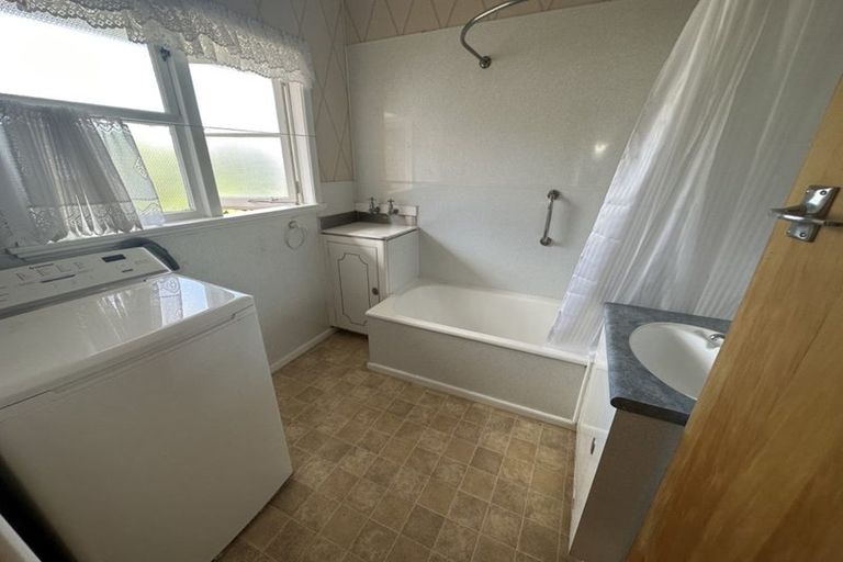 Photo of property in 88 Seymour Road, Sunnyvale, Auckland, 0612