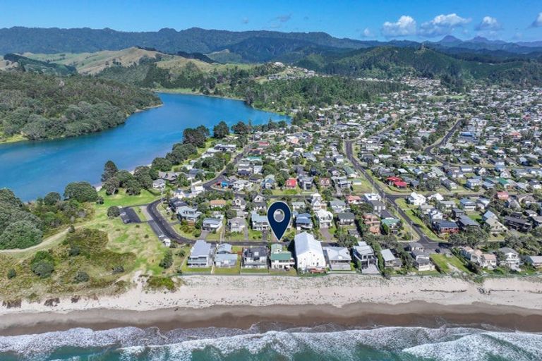 Photo of property in 106 Pohutukawa Crescent, Whangamata, 3620