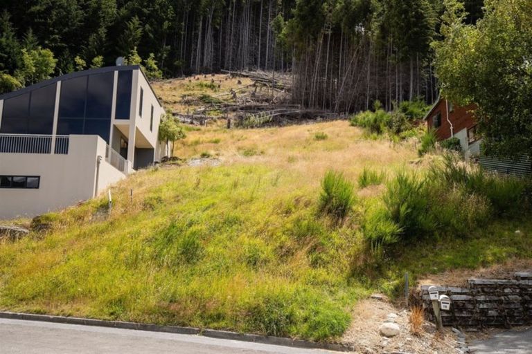 Photo of property in 9 Caples Place, Fernhill, Queenstown, 9300