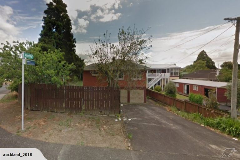 Photo of property in 104 Archibald Road, Kelston, Auckland, 0602