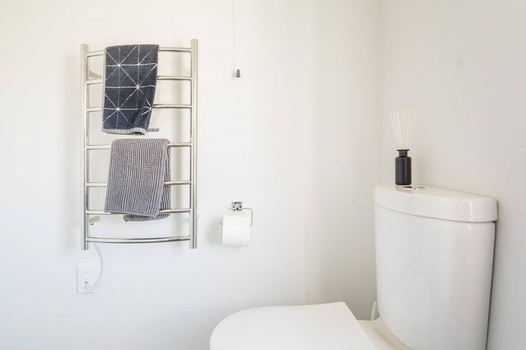 Photo of property in 35 Garreg Road, Fendalton, Christchurch, 8052