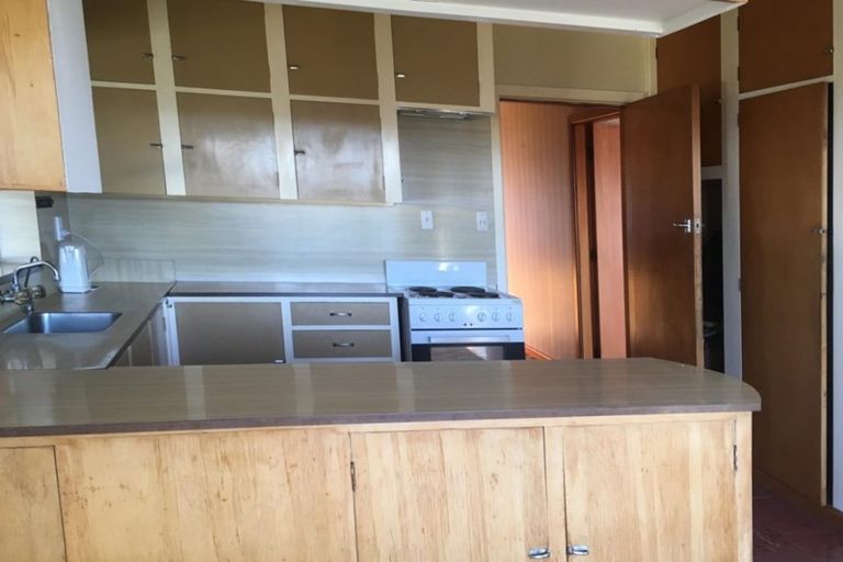 Photo of property in 1 Balmoral Street, Waimate, 7924