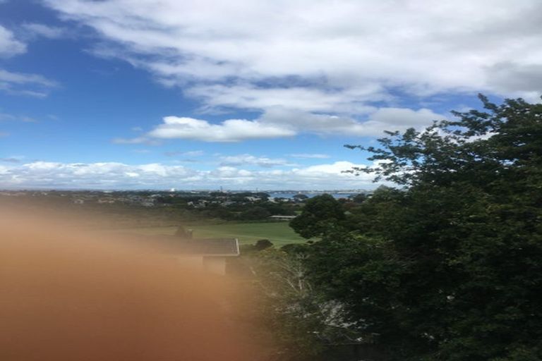 Photo of property in 28 Howard Road, Northcote, Auckland, 0627