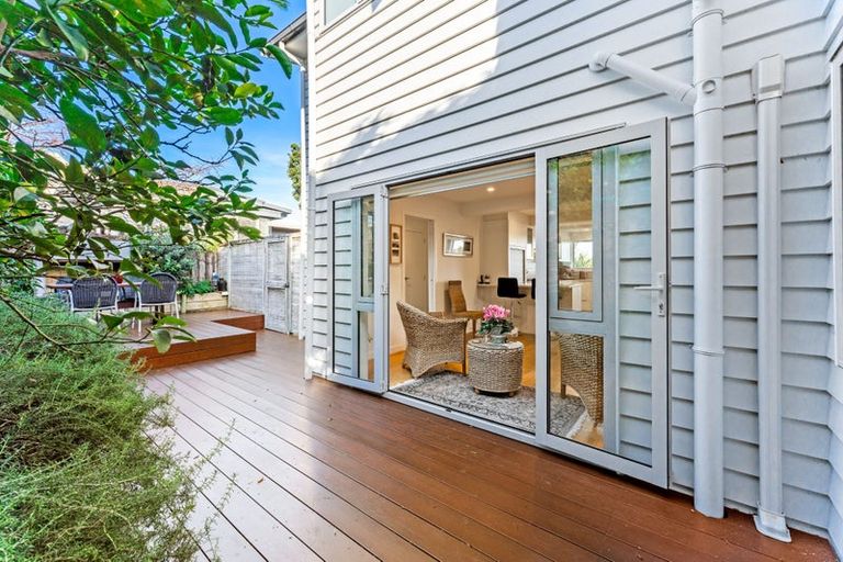 Photo of property in 18a Sylvan Park Avenue, Milford, Auckland, 0620