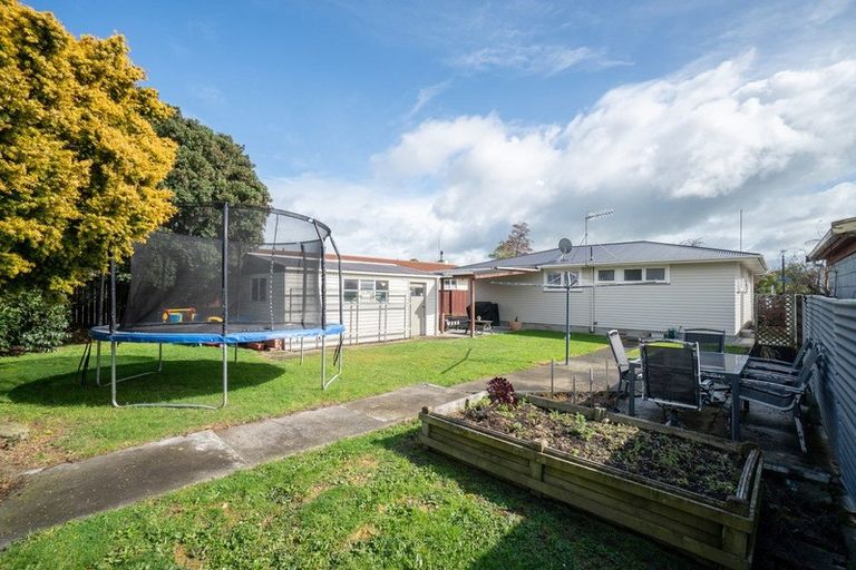 Photo of property in 32 Rhodes Drive, Kelvin Grove, Palmerston North, 4414