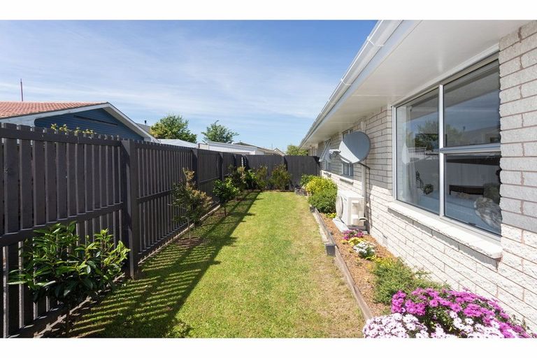 Photo of property in 1/4 Glenys Place, Broomfield, Christchurch, 8042