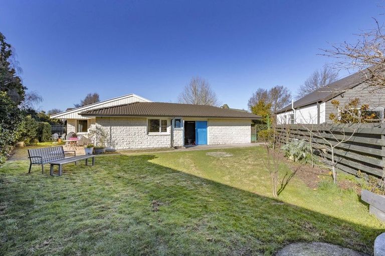 Photo of property in 16 Stormont Place, Avonhead, Christchurch, 8042