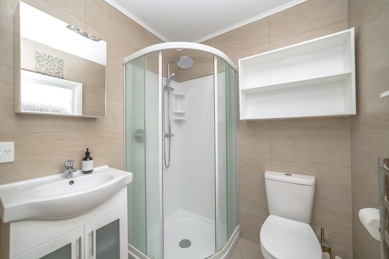 Photo of property in 32a Esther Street, Martinborough, 5711