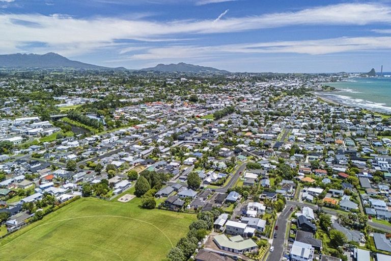 Photo of property in 8 Chatswood Grove, Fitzroy, New Plymouth, 4312