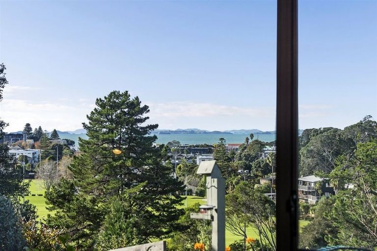 Photo of property in 2/178 Stapleford Crescent, Browns Bay, Auckland, 0630