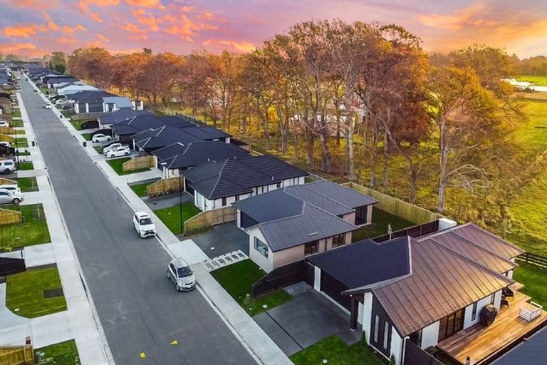 Photo of property in 27 Crossley Avenue, Woodend, 7610