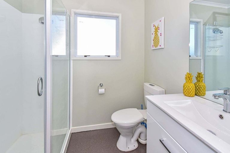 Photo of property in 2/20 Solveig Place, Randwick Park, Auckland, 2105