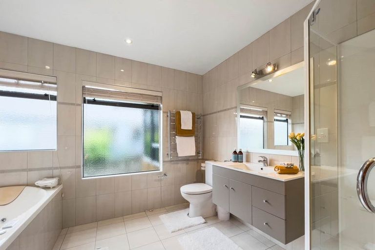 Photo of property in 19 Bayside Drive, Browns Bay, Auckland, 0630