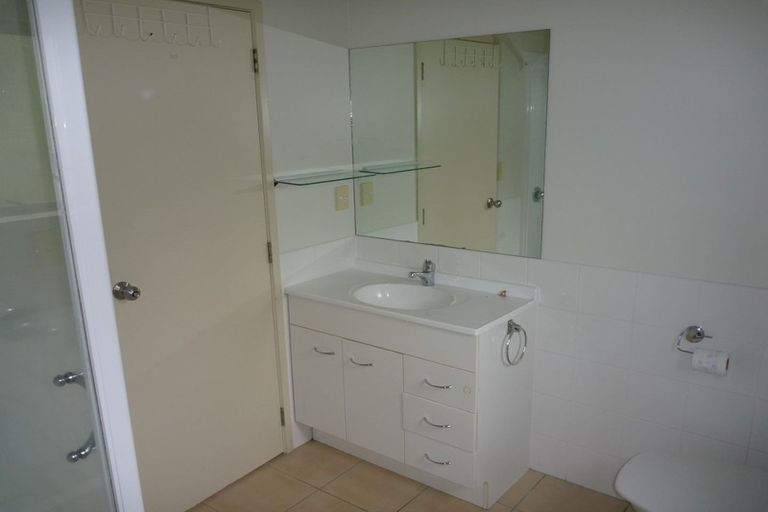 Photo of property in 41 Tiri Tiri Road, Birkdale, Auckland, 0626