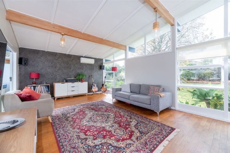 Photo of property in 61 La Rosa Street, Green Bay, Auckland, 0604