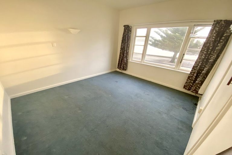 Photo of property in 182 Oriental Parade, Oriental Bay, Wellington, 6011