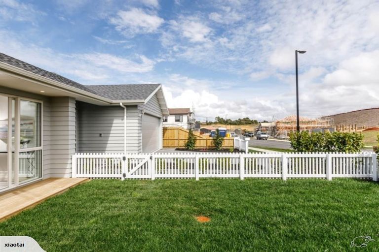 Photo of property in 137 Godfrey Drive, Orewa, 0931