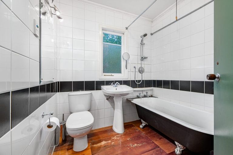 Photo of property in 195 Golf Road, Titirangi, Auckland, 0604