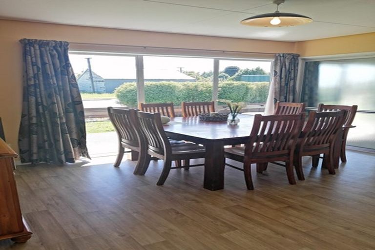 Photo of property in 1 Grove Burn Road, Tuatapere, 9620