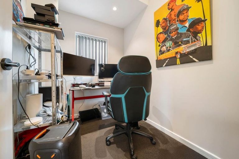 Photo of property in 4 Kearney Place, Massey, Auckland, 0614