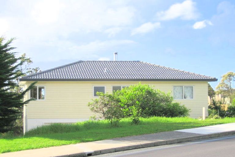 Photo of property in 8 Vipond Road, Stanmore Bay, Whangaparaoa, 0932