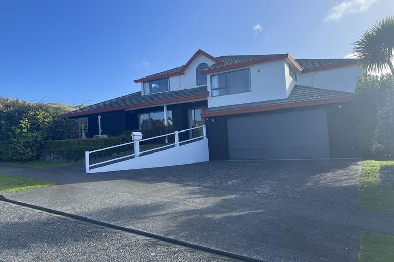 Photo of property in 122 Westchester Drive, Churton Park, Wellington, 6037